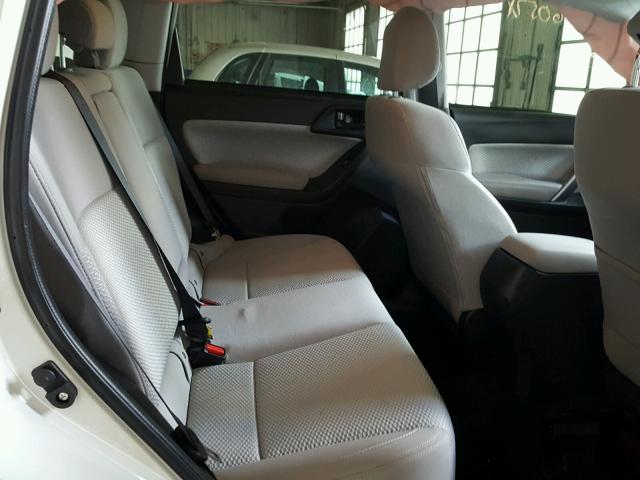 JF2SJAEC9JH412811 - 2018 SUBARU FORESTER 2 WHITE photo 6