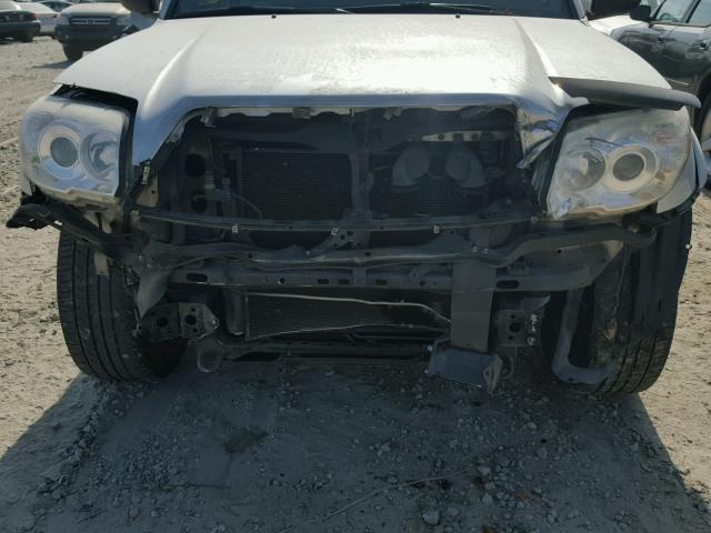 JTEZU14R168042502 - 2006 TOYOTA 4RUNNER SR SILVER photo 9