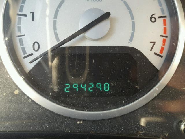 2A4RR5D17AR308829 - 2010 CHRYSLER TOWN & COU SILVER photo 8