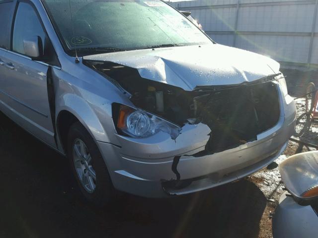 2A4RR5D17AR308829 - 2010 CHRYSLER TOWN & COU SILVER photo 9
