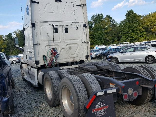 1FUJGLDR2CLBF5699 - 2012 FREIGHTLINER CASCADIA 1 WHITE photo 3