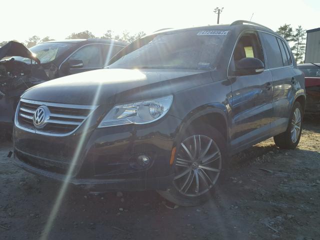 WVGAV7AX1BW526000 - 2011 VOLKSWAGEN TIGUAN S BLACK photo 2