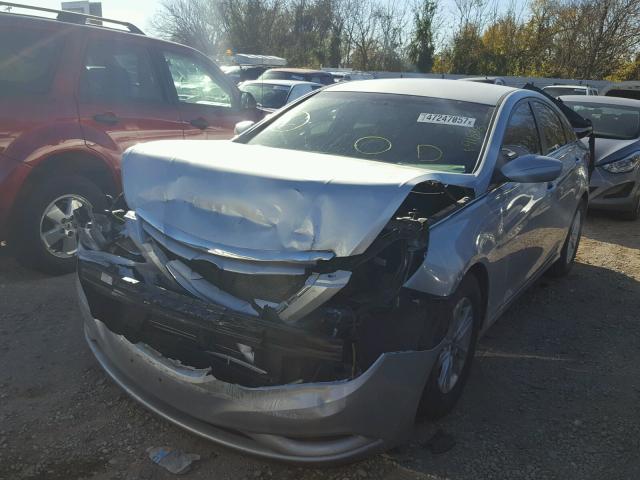 5NPEB4AC1DH691838 - 2013 HYUNDAI SONATA GLS SILVER photo 2