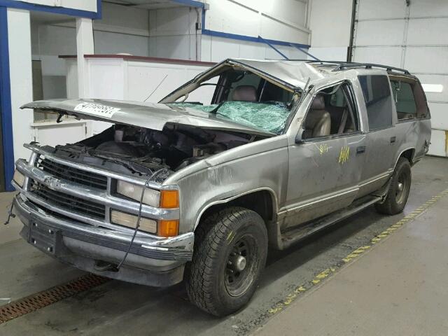 3GNFK16RXXG264565 - 1999 CHEVROLET SUBURBAN K GRAY photo 2