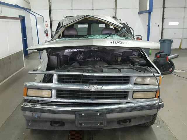 3GNFK16RXXG264565 - 1999 CHEVROLET SUBURBAN K GRAY photo 9