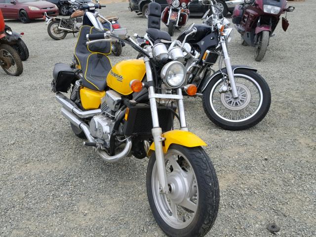 JH2RC431XTM200558 - 1996 HONDA VF750 C YELLOW photo 1