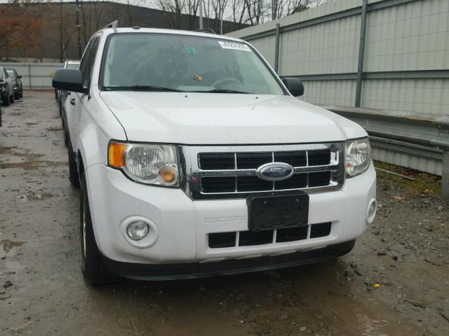 1FMCU93G19KA82008 - 2009 FORD ESCAPE XLT WHITE photo 9