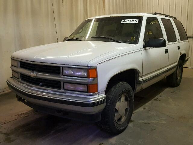 1GNEK13RXVJ382174 - 1997 CHEVROLET TAHOE K150 WHITE photo 2