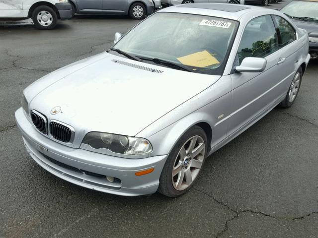 WBABN33442PG58991 - 2002 BMW 325 CI WHITE photo 2