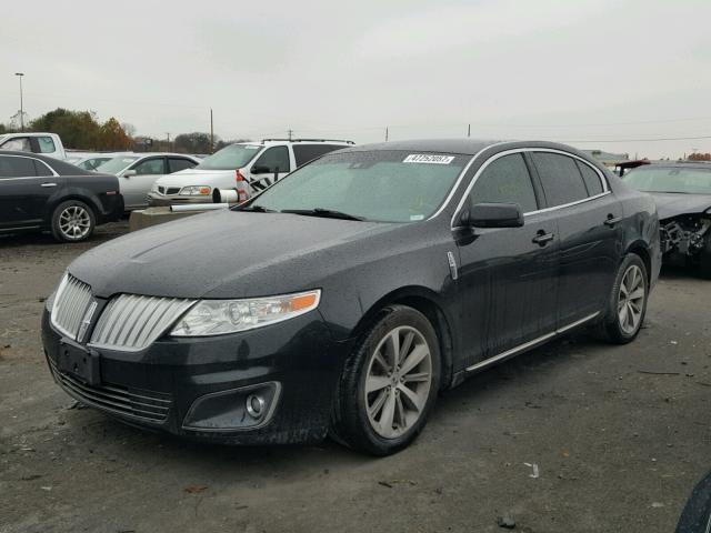 1LNHM94R29G606405 - 2009 LINCOLN MKS BLACK photo 2