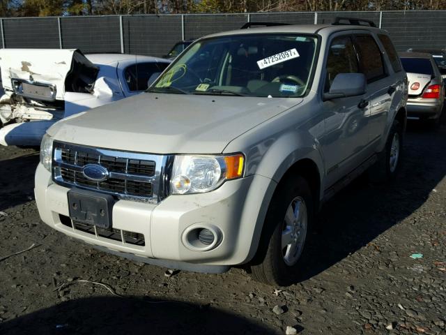 1FMCU02Z58KD16681 - 2008 FORD ESCAPE XLS CREAM photo 2