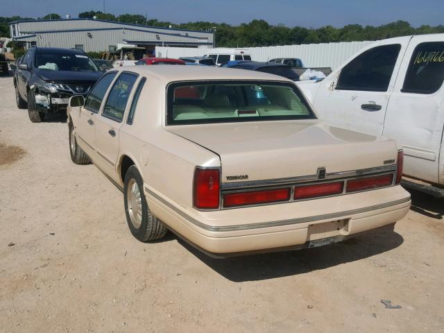 1LNLM83W9VY678346 - 1997 LINCOLN TOWN CAR C BEIGE photo 3