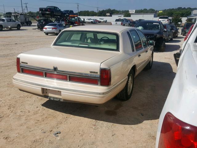 1LNLM83W9VY678346 - 1997 LINCOLN TOWN CAR C BEIGE photo 4