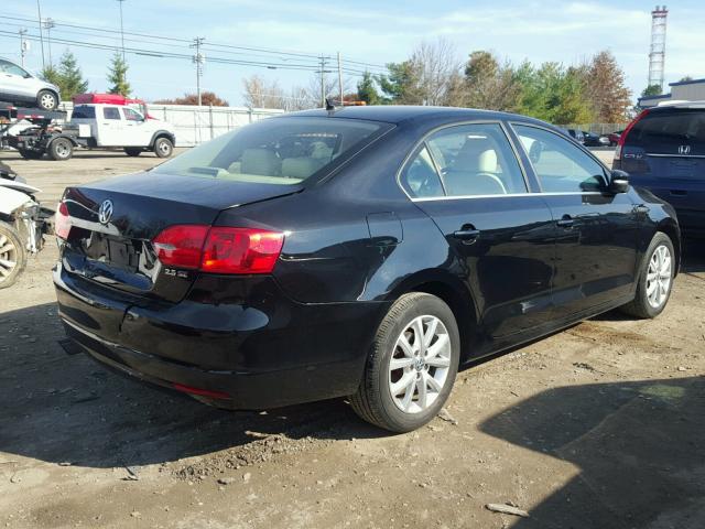 3VWDP7AJ4DM266408 - 2013 VOLKSWAGEN JETTA SE 黑色 照片 4