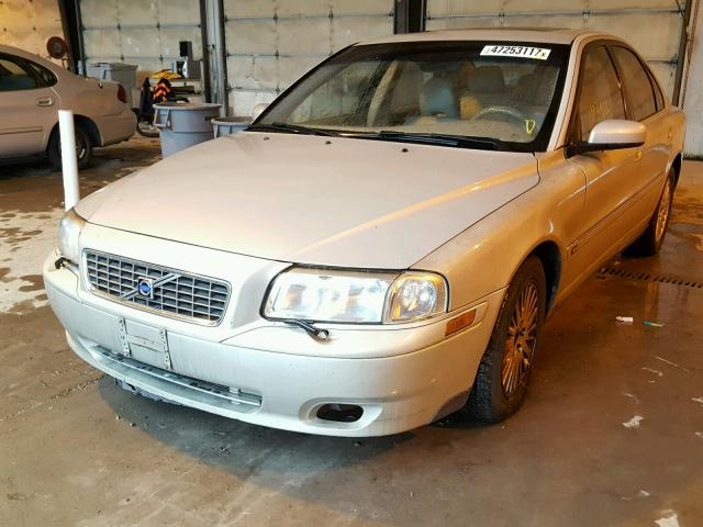 YV1TS92D341338935 - 2004 VOLVO S80 GOLD photo 2