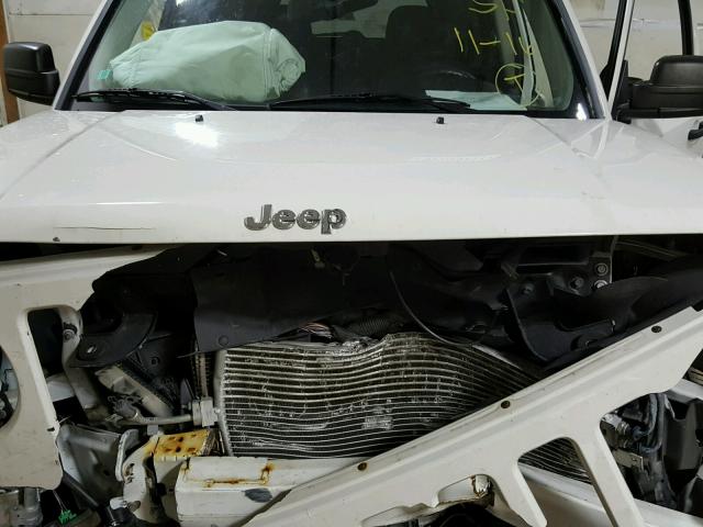 1J4FT48B39D170318 - 2009 JEEP PATRIOT LI WHITE photo 7