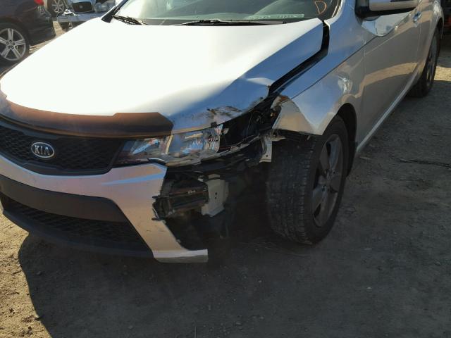 KNAFU6A24B5332964 - 2011 KIA FORTE EX SILVER photo 9