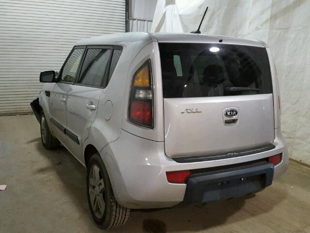 KNDJT2A26B7708013 - 2011 KIA SOUL + SILVER photo 3