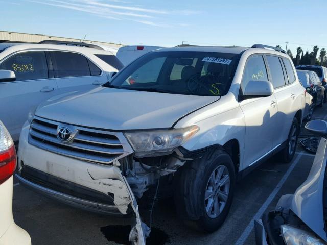 5TDBK3EH0BS054689 - 2011 TOYOTA HIGHLANDER WHITE photo 2