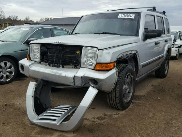 1J8HH48K76C134805 - 2006 JEEP COMMANDER SILVER photo 2