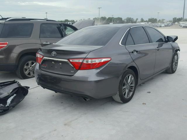 4T1BF1FK4HU406580 - 2017 TOYOTA CAMRY LE GRAY photo 4