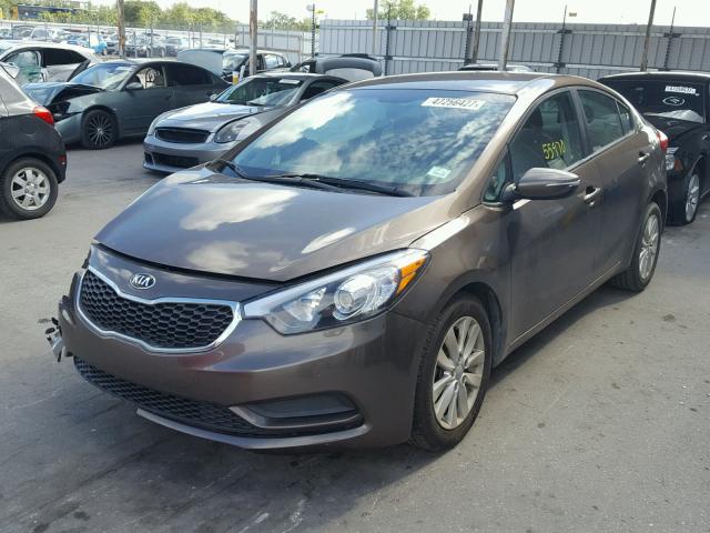 KNAFX4A64F5345525 - 2015 KIA FORTE LX BROWN photo 2