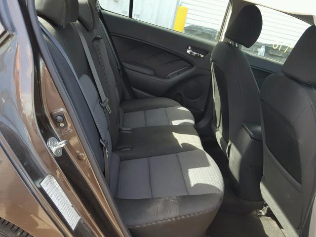 KNAFX4A64F5345525 - 2015 KIA FORTE LX BROWN photo 6