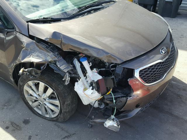 KNAFX4A64F5345525 - 2015 KIA FORTE LX BROWN photo 9