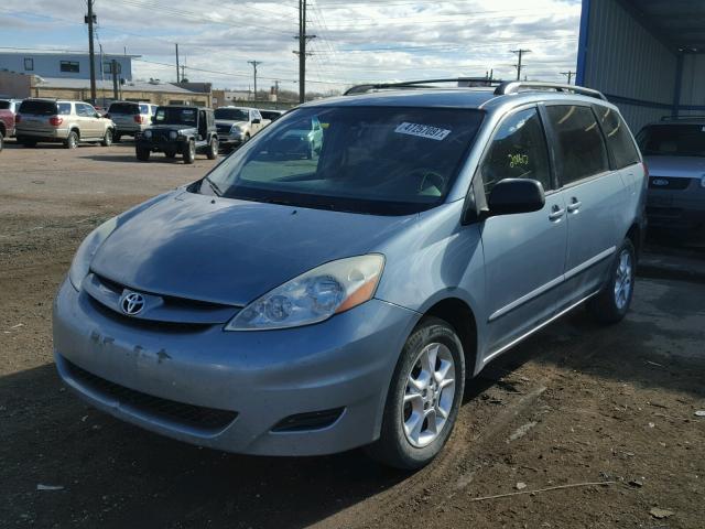 5TDBA23C56S059462 - 2006 TOYOTA SIENNA LE BLUE photo 2