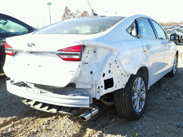 3FA6P0HDXHR335443 - 2017 FORD FUSION SE WHITE photo 4