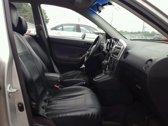 2T1KR32E73C014450 - 2003 TOYOTA MATRIX 银色 照片 5