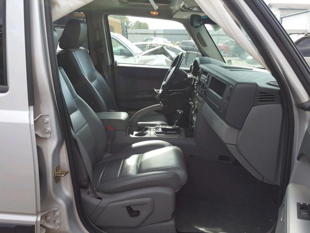 1J8HG48P17C528865 - 2007 JEEP COMMANDER SILVER photo 5