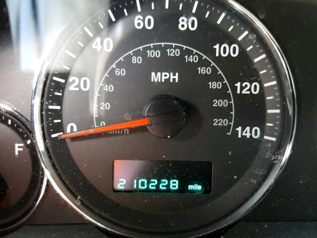 1J8HG48P17C528865 - 2007 JEEP COMMANDER SILVER photo 8