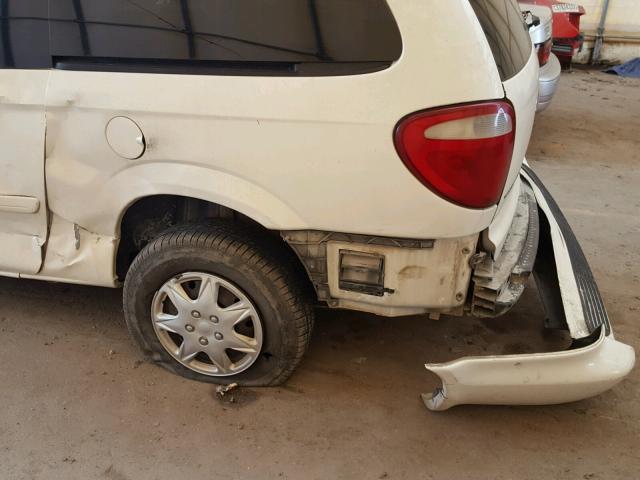 2C4GP44RX5R405967 - 2005 CHRYSLER TOWN & COU WHITE photo 9