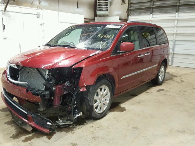 2C4RC1BG1FR577813 - 2015 CHRYSLER TOWN & COU RED photo 2