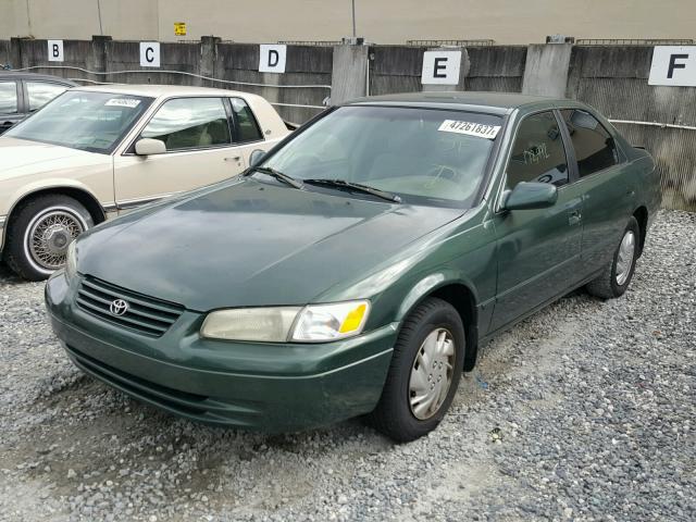 4T1BG22K5XU540148 - 1999 TOYOTA CAMRY CE GREEN photo 2