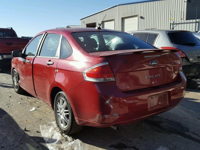 1FAHP3FNXAW159227 - 2010 FORD FOCUS SE RED photo 3