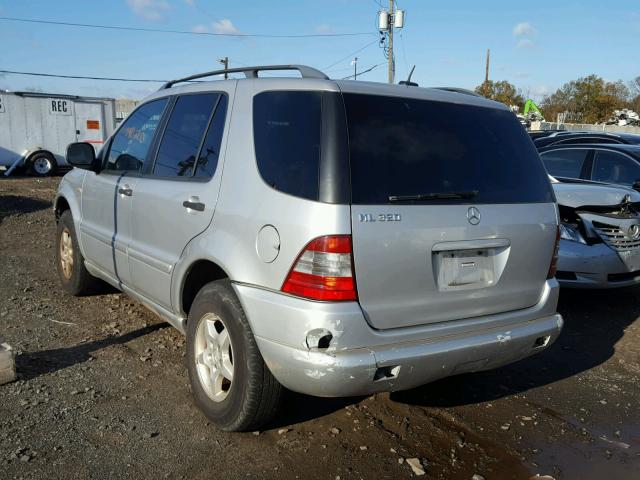 4JGAB54E71A271615 - 2001 MERCEDES-BENZ ML 320 SILVER photo 3