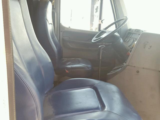 1FUJBBCK96LU15423 - 2006 FREIGHTLINER CONVENTION WHITE photo 5