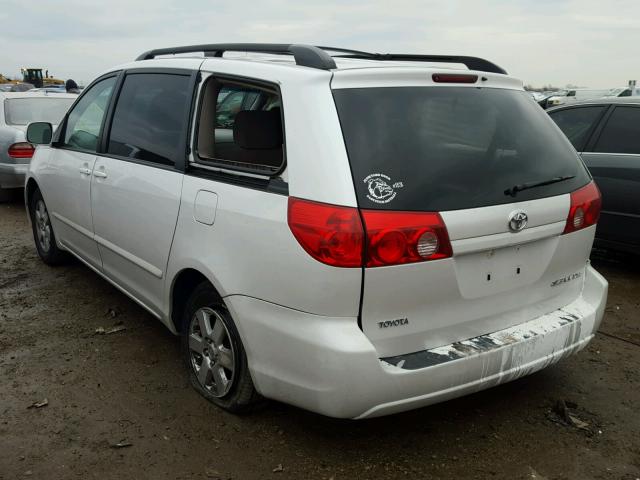 5TDZK22C18S100539 - 2008 TOYOTA SIENNA XLE WHITE photo 3