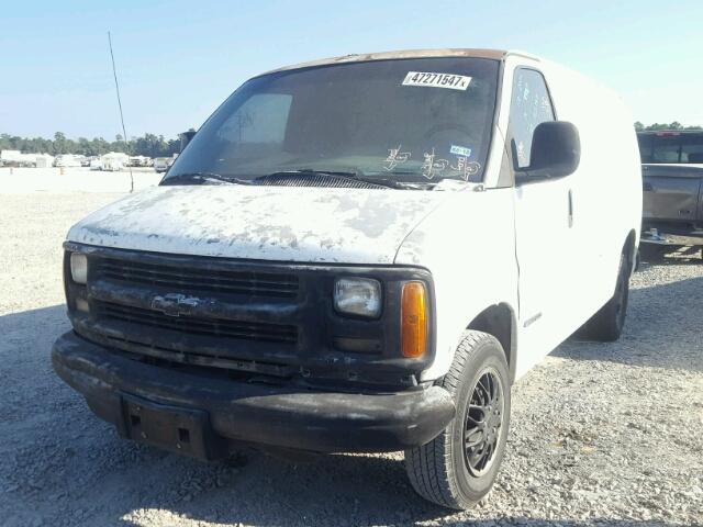 1GCGG25R411192807 - 2001 CHEVROLET EXPRESS G2 WHITE photo 2