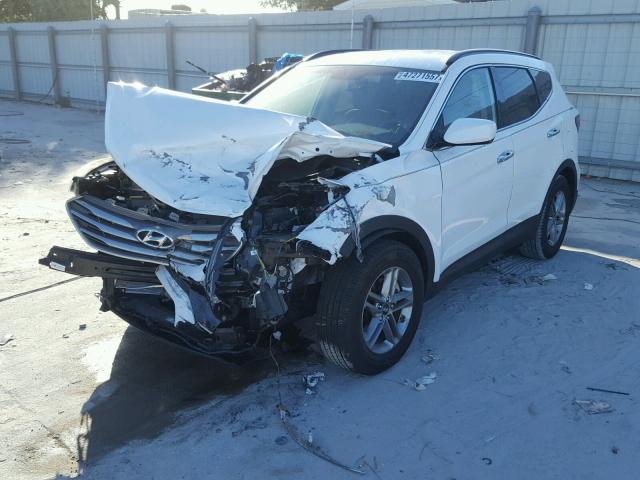 5NMZU3LB0HH010582 - 2017 HYUNDAI SANTA FE S WHITE photo 2