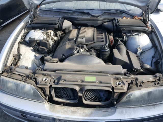 WBADP6346YBV63954 - 2000 BMW 528 IT AUT SILVER photo 7