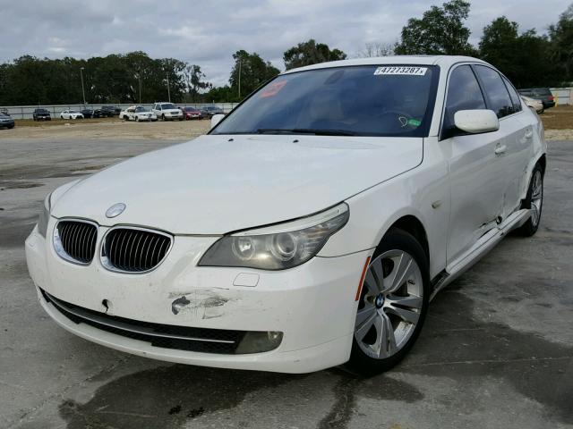 WBANU5C51AC126735 - 2010 BMW 528 I WHITE photo 2