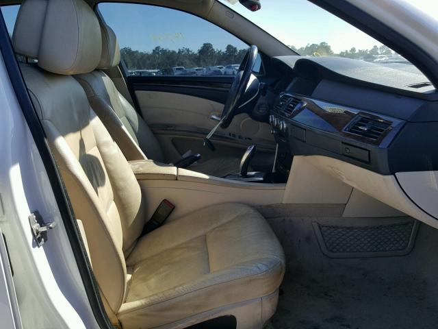 WBANU5C51AC126735 - 2010 BMW 528 I WHITE photo 5