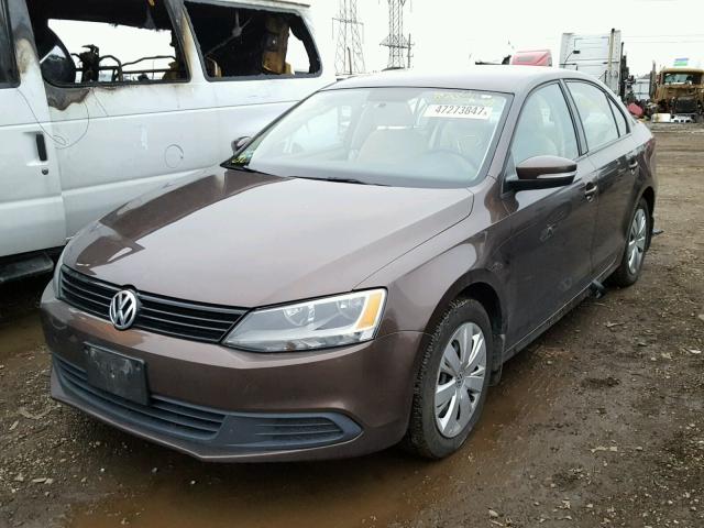 3VWDX7AJ2CM337443 - 2012 VOLKSWAGEN JETTA SE 棕色 照片 2