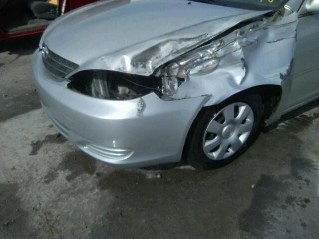 4T1BE32K94U931357 - 2004 TOYOTA CAMRY LE ვერცხლისფერი ფოტო 10