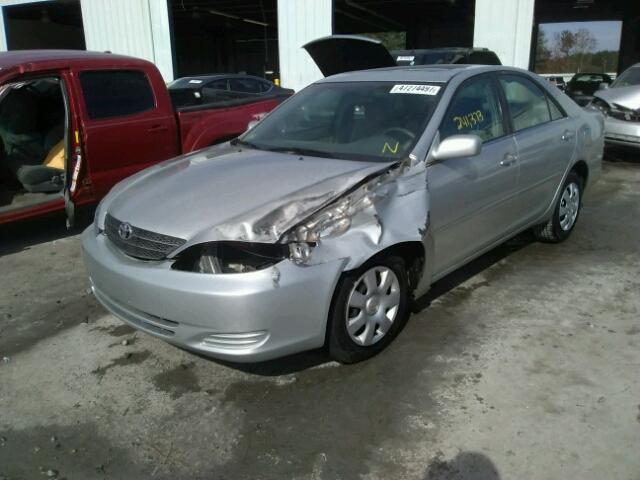 4T1BE32K94U931357 - 2004 TOYOTA CAMRY LE ვერცხლისფერი ფოტო 2