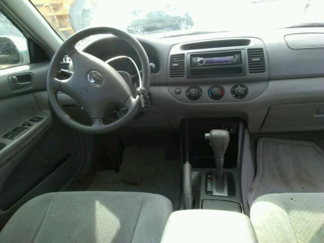 4T1BE32K94U931357 - 2004 TOYOTA CAMRY LE ვერცხლისფერი ფოტო 9