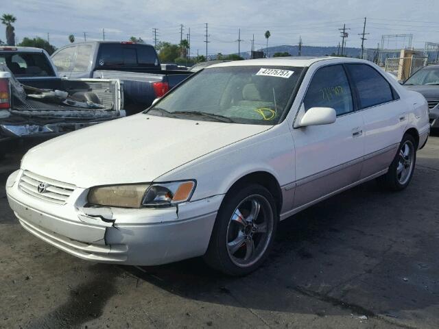 JT2BG22K9X0375225 - 1999 TOYOTA CAMRY LE თეთრი ფოტო 2
